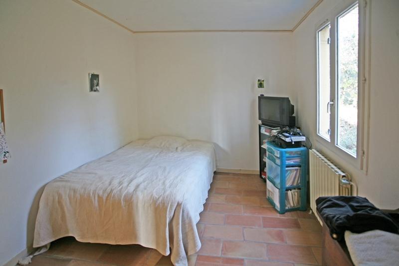 Near Gordes, one level building made of two houses linked with a shared hall and garage